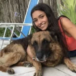 THIẾU PHỤ VỚI CON CHÓ NHỎ THIẾU PHỤ VỚI CON CHÓ NHỎ