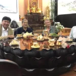 THAM QUAN PHÒNG TRANH PHƯỢNG HỒNG. THAM QUAN PHÒNG TRANH PHƯỢNG HỒNG.